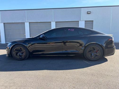 2022 Tesla Model S Plaid