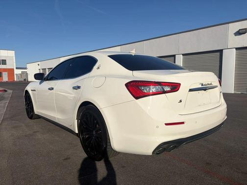 Bianco 2018 Maserati Ghibli S