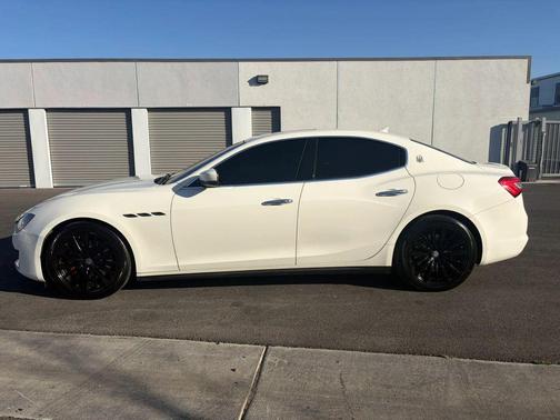 Bianco 2018 Maserati Ghibli S