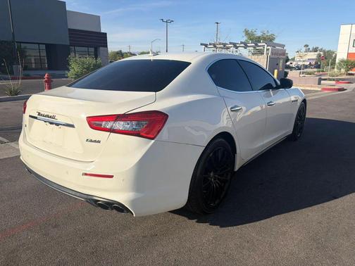 Bianco 2018 Maserati Ghibli S