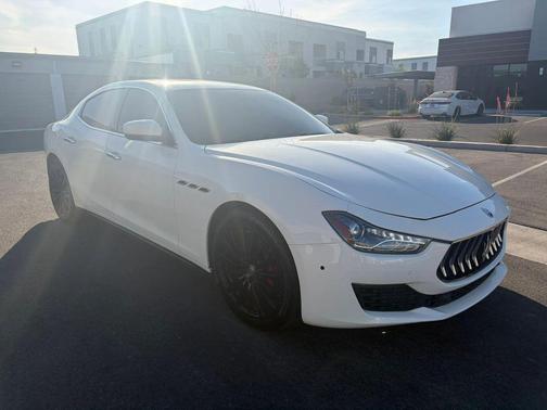 Bianco 2018 Maserati Ghibli S