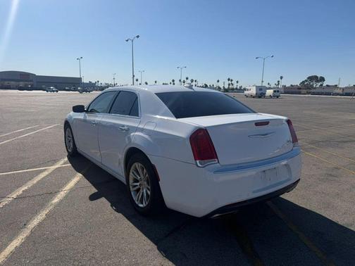 Bright White Clearcoat 2017 Chrysler 300C Base