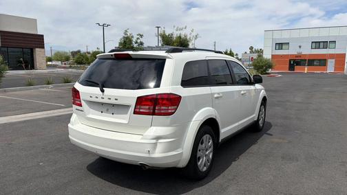 White 2016 Dodge Journey SE
