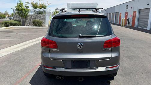 Pepper Gray Metallic 2012 Volkswagen Tiguan SE
