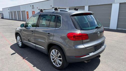 Pepper Gray Metallic 2012 Volkswagen Tiguan SE