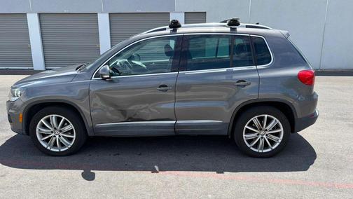 Pepper Gray Metallic 2012 Volkswagen Tiguan SE