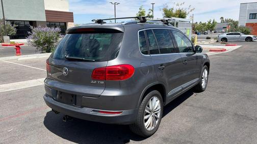 Pepper Gray Metallic 2012 Volkswagen Tiguan SE