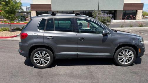 Pepper Gray Metallic 2012 Volkswagen Tiguan SE