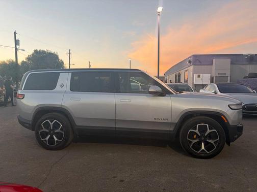 2023 Rivian R1S Launch Edition