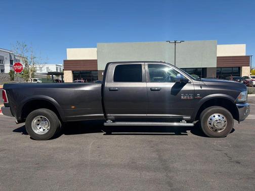 Granite Crystal Metallic Clearcoat 2017 RAM 3500 Laramie Crew Cab 4x4 8' Box