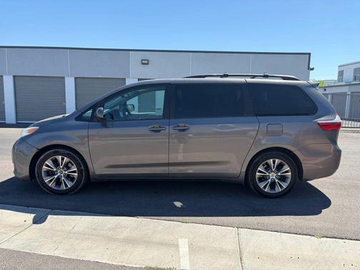 2015 Toyota Sienna LE