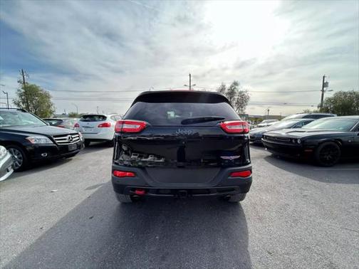 2017 Jeep Cherokee Sport