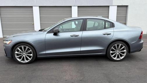 Denim Blue Metallic 2021 Volvo S60 T5 Momentum