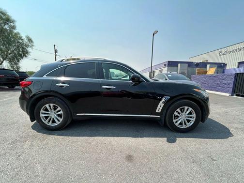 2016 INFINITI QX70 Base