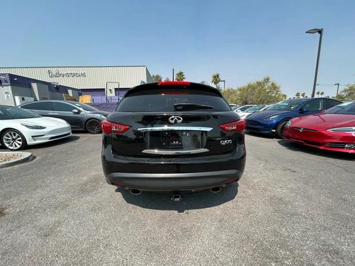 2016 INFINITI QX70 Base