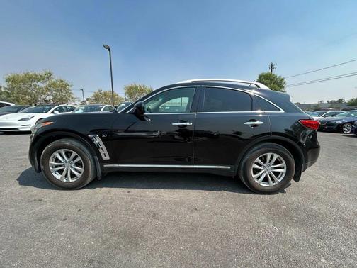 2016 INFINITI QX70 Base