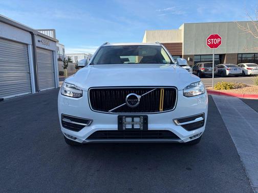 2017 Volvo XC90 T5 Momentum