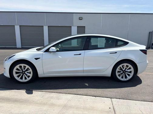 Pearl White Multi-Coat 2023 Tesla Model 3 Standard Range