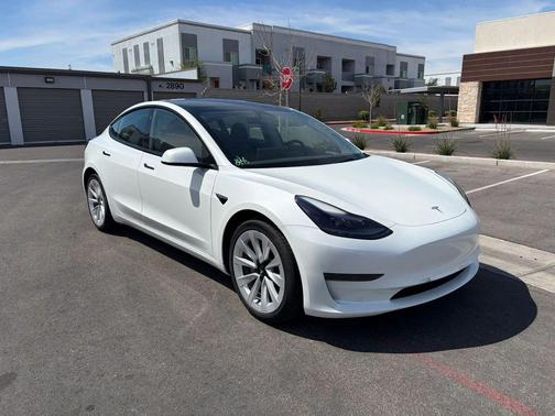 Pearl White Multi-Coat 2023 Tesla Model 3 Standard Range