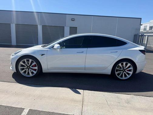 Pearl White Multi-Coat 2019 Tesla Model 3 Performance
