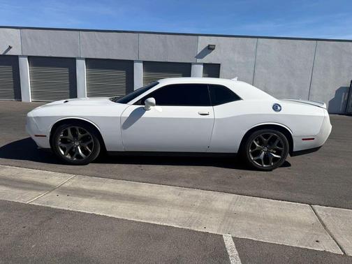 Bright White Clearcoat 2015 Dodge Challenger SXT