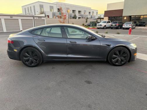 2022 Tesla Model S Long Range