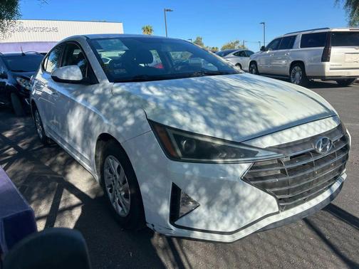 2019 Hyundai ELANTRA SE