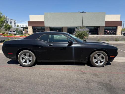 Pitch Black Clearcoat 2016 Dodge Challenger SXT
