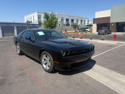 Pitch Black Clearcoat 2016 Dodge Challenger SXT
