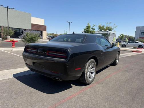 Pitch Black Clearcoat 2016 Dodge Challenger SXT