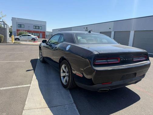 Pitch Black Clearcoat 2016 Dodge Challenger SXT