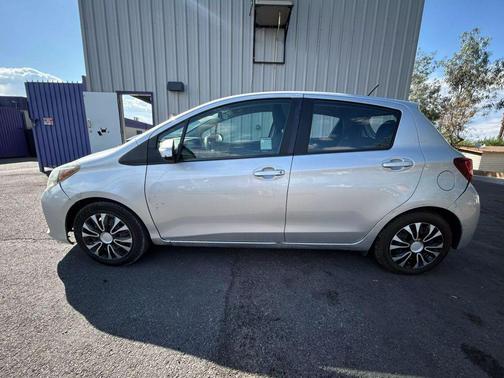 2017 Toyota Yaris L
