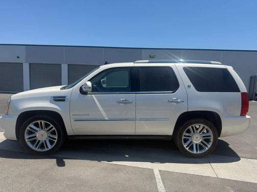 White Diamond Clearcoat 2015 Cadillac Escalade Luxury