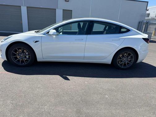 Pearl White Multi-Coat 2018 Tesla Model 3 Long Range