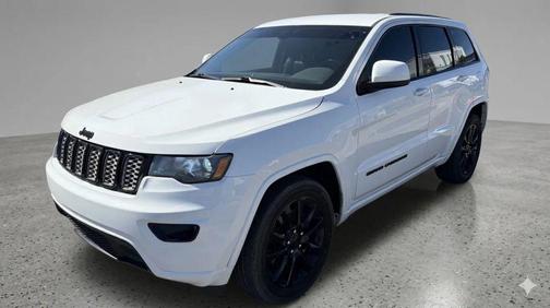 Bright White Clearcoat 2021 Jeep Grand Cherokee Laredo