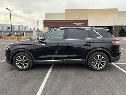 2019 Lincoln Nautilus Select