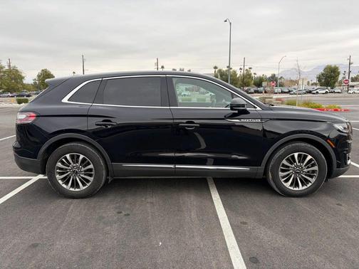2019 Lincoln Nautilus Select