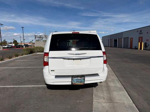 2015 Chrysler Town & Country Touring-L