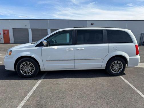 2015 Chrysler Town & Country Touring-L