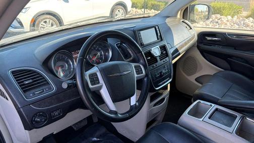 Brilliant Black Crystal Pearlcoat 2015 Chrysler Town & Country Touring