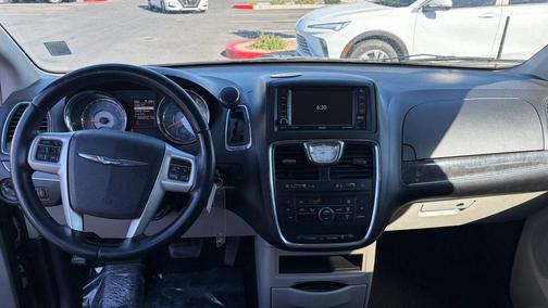 Brilliant Black Crystal Pearlcoat 2015 Chrysler Town & Country Touring
