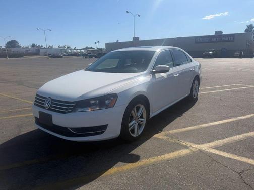 Candy White 2014 Volkswagen Passat 1.8T Auto SE w/Sunroof & Nav