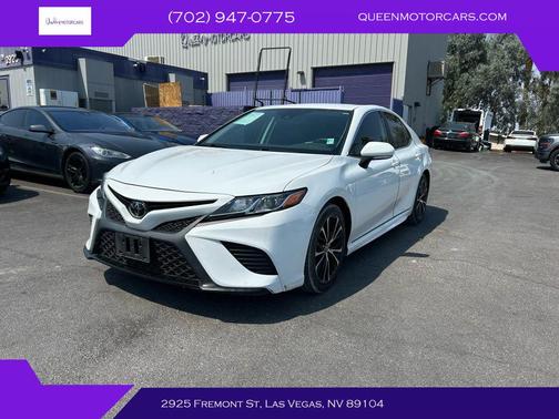 Super White 2020 Toyota Camry SE