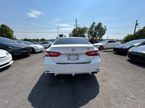 Super White 2020 Toyota Camry SE