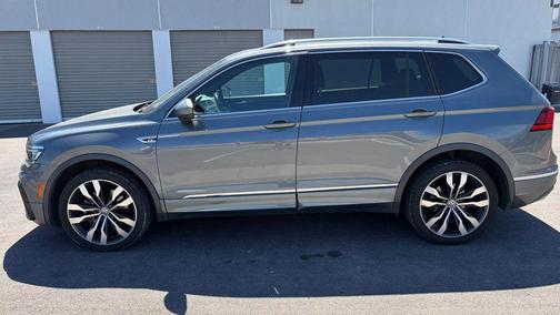 Platinum Gray Metallic 2019 Volkswagen Tiguan 2.0T SEL R-Line 4MOTION