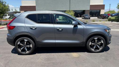 Gray Metallic 2019 Volvo XC40 T5 Momentum