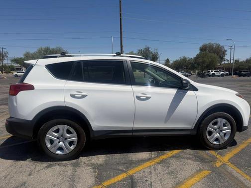 Super White 2013 Toyota RAV4 LE