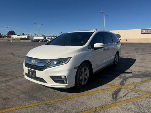 White Diamond Pearl 2018 Honda Odyssey EX-L