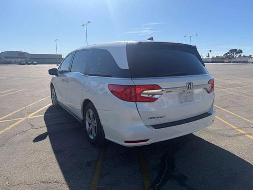 White Diamond Pearl 2018 Honda Odyssey EX-L