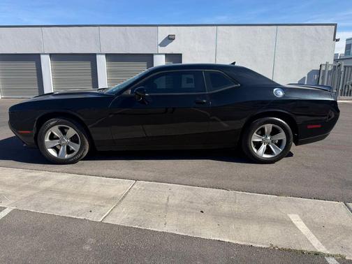 Pitch Black Clearcoat 2018 Dodge Challenger SXT